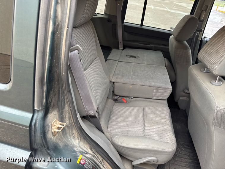 image for item DY0086 2006 Jeep Commander SUV