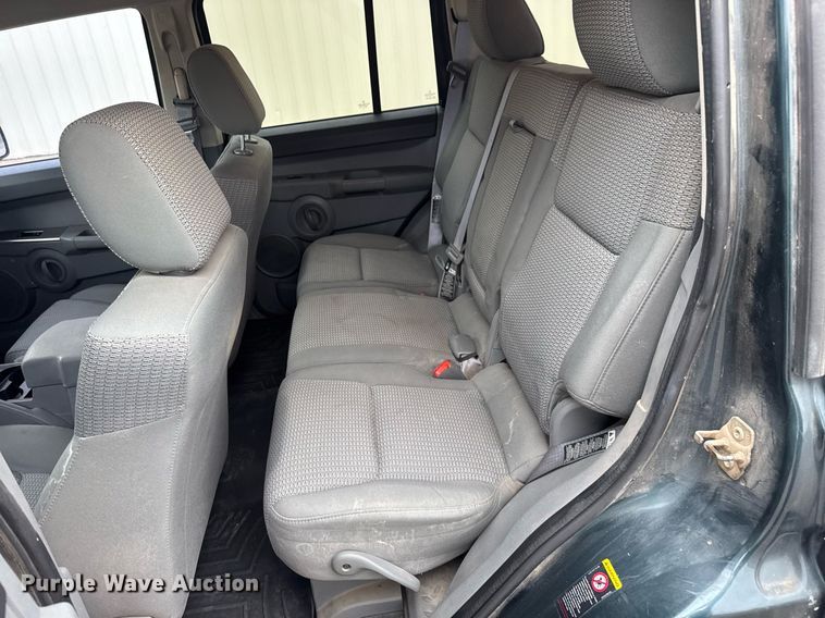 image for item DY0086 2006 Jeep Commander SUV