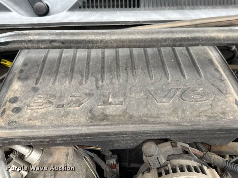 image for item DY0086 2006 Jeep Commander SUV