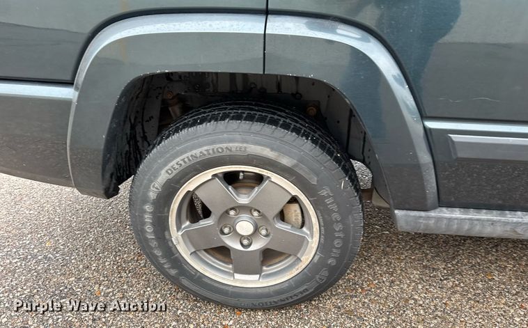 image for item DY0086 2006 Jeep Commander SUV