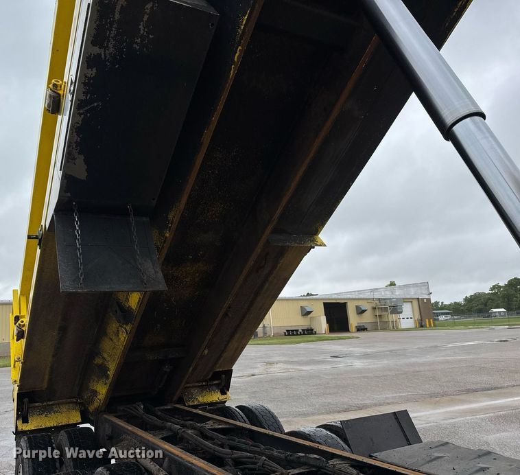 image for item DY0087 2014 Freightliner 108SD dump truck