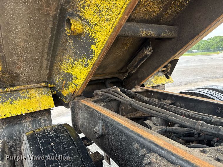 image for item DY0087 2014 Freightliner 108SD dump truck