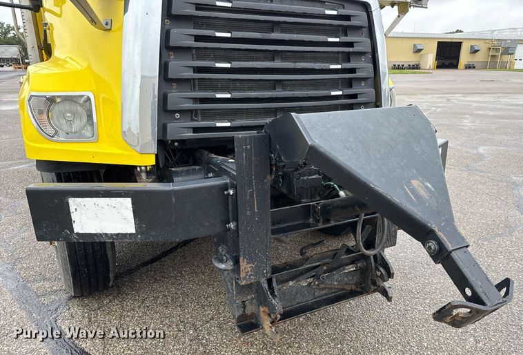 image for item DY0087 2014 Freightliner 108SD dump truck