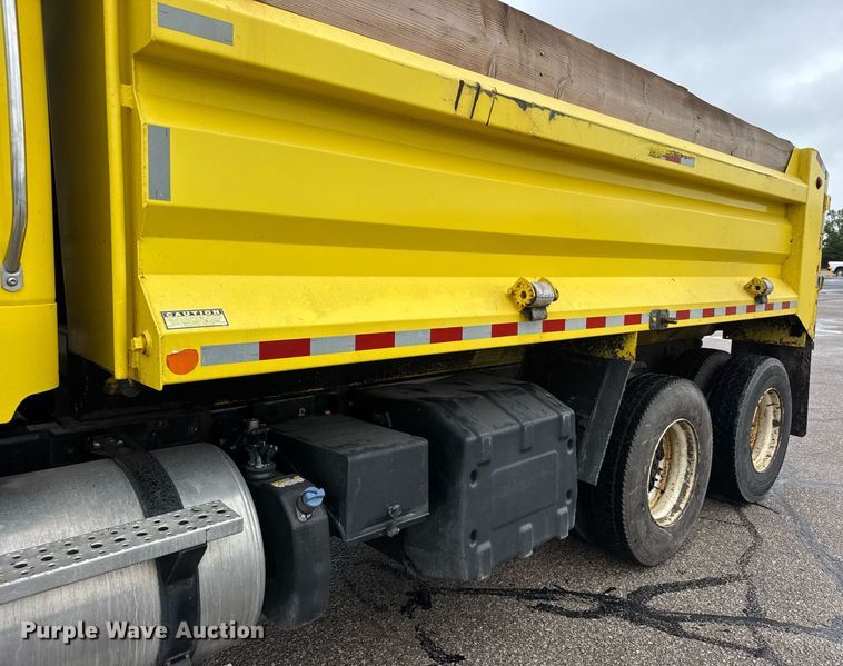 image for item DY0087 2014 Freightliner 108SD dump truck