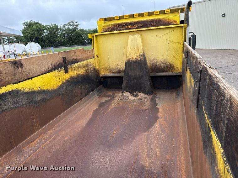 image for item DY0087 2014 Freightliner 108SD dump truck