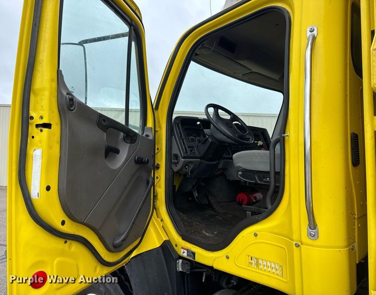 image for item DY0087 2014 Freightliner 108SD dump truck