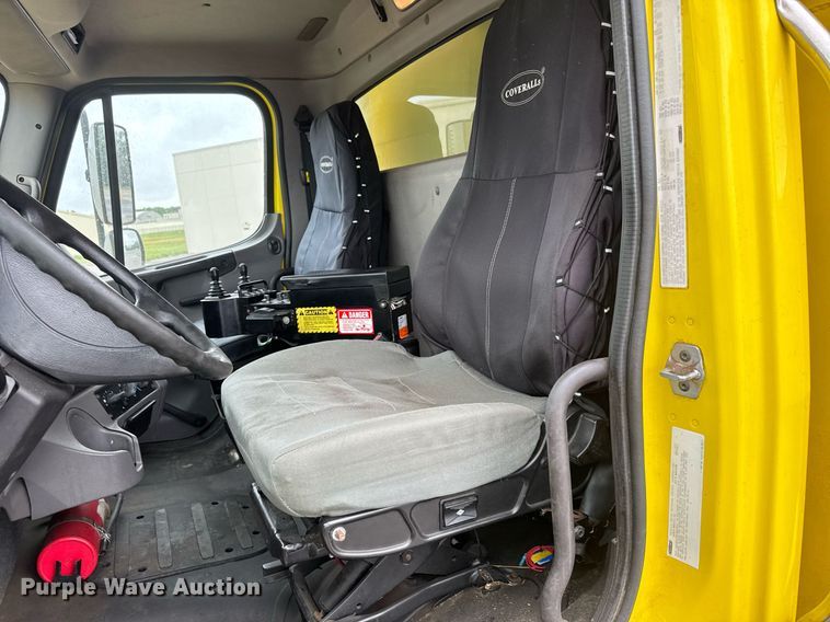 image for item DY0087 2014 Freightliner 108SD dump truck