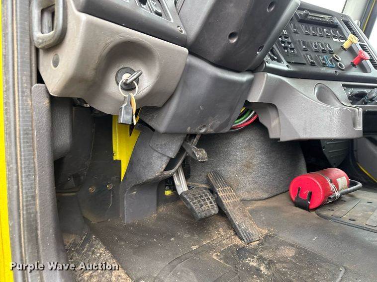 image for item DY0087 2014 Freightliner 108SD dump truck