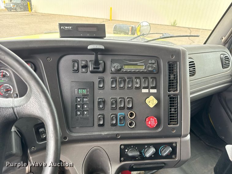 image for item DY0087 2014 Freightliner 108SD dump truck