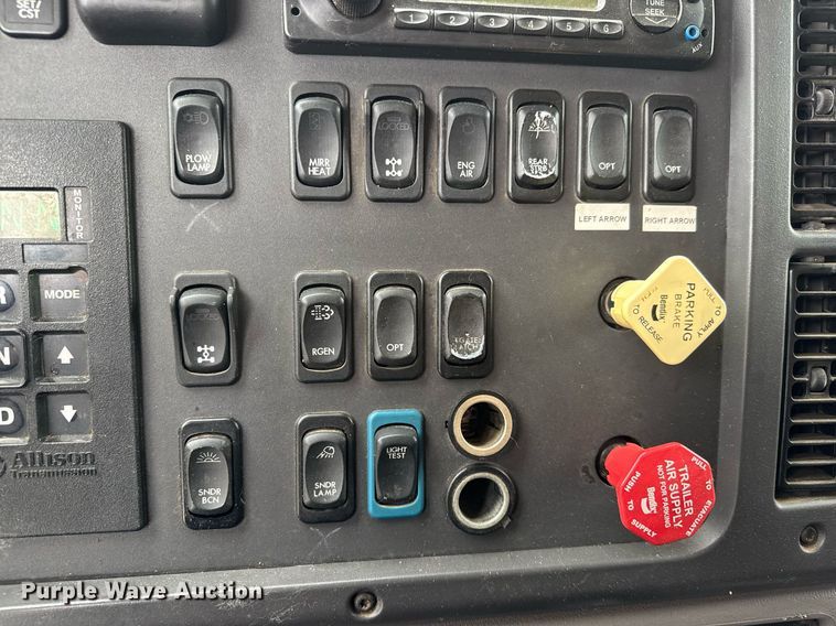 image for item DY0087 2014 Freightliner 108SD dump truck