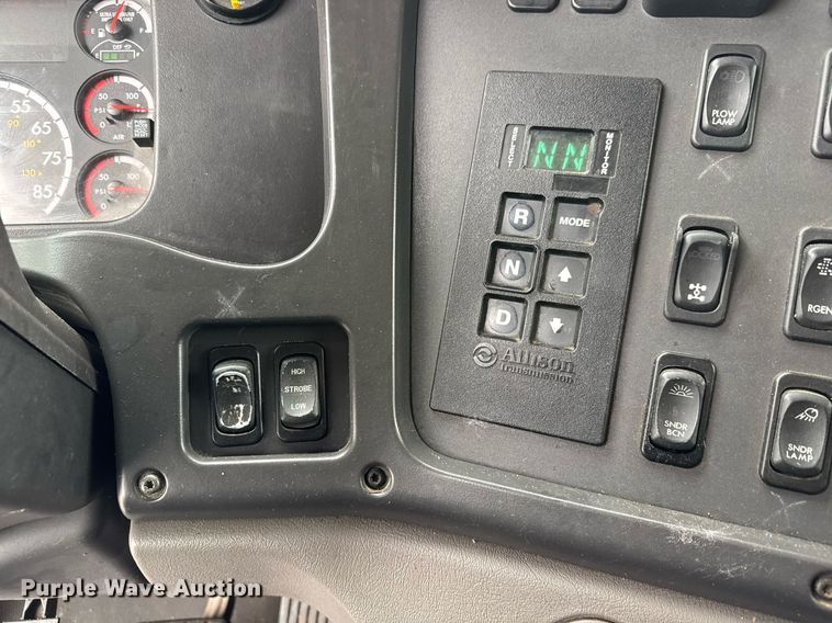 image for item DY0087 2014 Freightliner 108SD dump truck