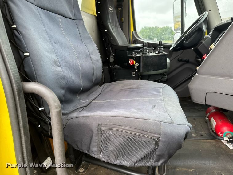 image for item DY0087 2014 Freightliner 108SD dump truck