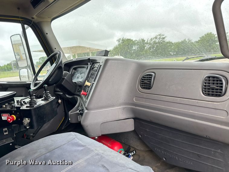 image for item DY0087 2014 Freightliner 108SD dump truck