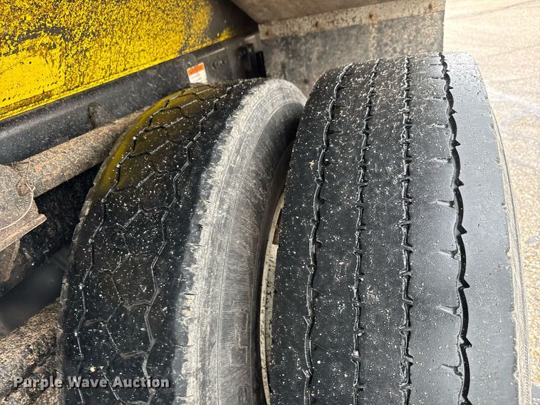 image for item DY0087 2014 Freightliner 108SD dump truck