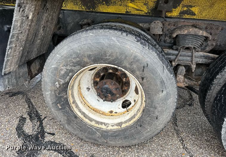 image for item DY0087 2014 Freightliner 108SD dump truck