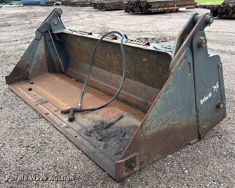 image for item DY0092 Melroe 84 COMB BKT skid steer four-in-one bucket