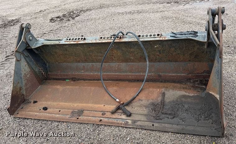 image for item DY0092 Melroe 84 COMB BKT skid steer four-in-one bucket