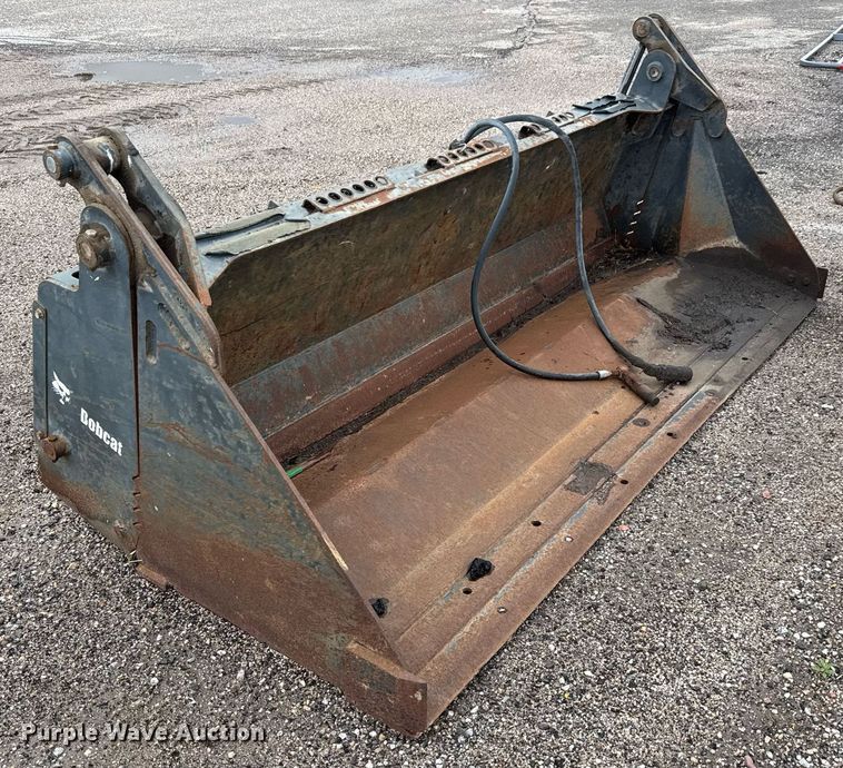 image for item DY0092 Melroe 84 COMB BKT skid steer four-in-one bucket