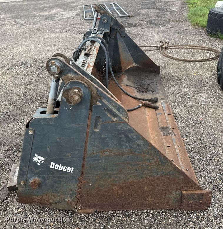 image for item DY0092 Melroe 84 COMB BKT skid steer four-in-one bucket