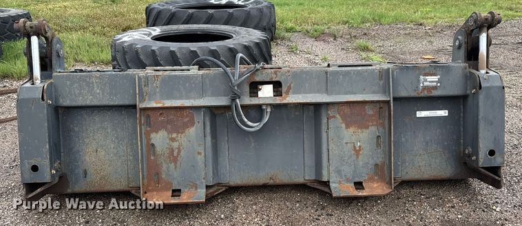 image for item DY0092 Melroe 84 COMB BKT skid steer four-in-one bucket