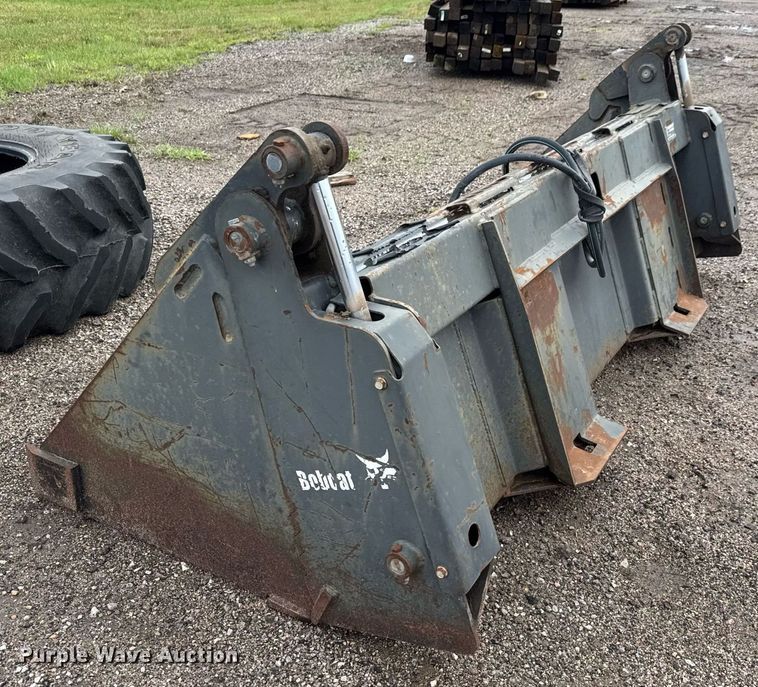 image for item DY0092 Melroe 84 COMB BKT skid steer four-in-one bucket