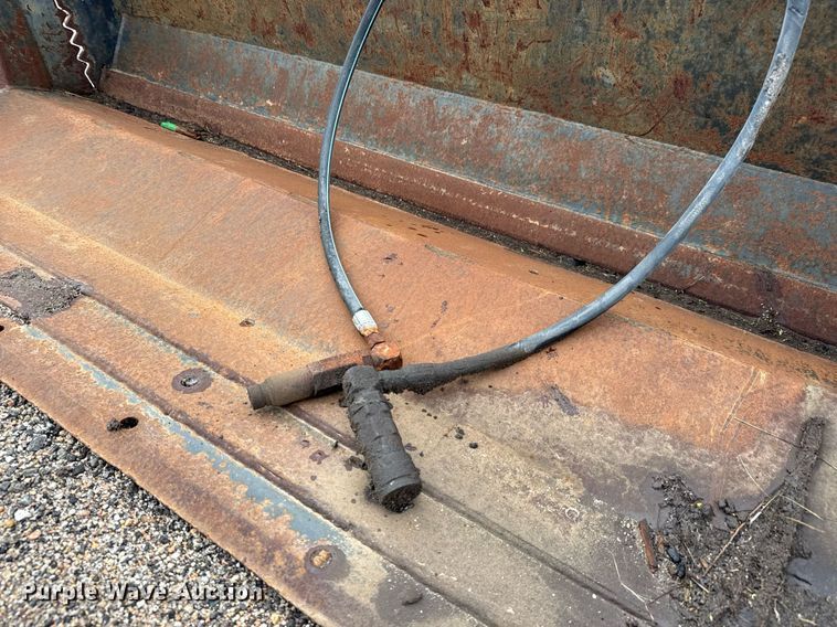 image for item DY0092 Melroe 84 COMB BKT skid steer four-in-one bucket