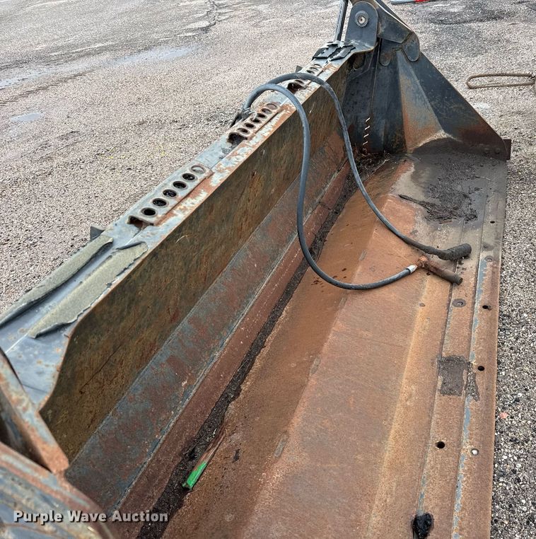 image for item DY0092 Melroe 84 COMB BKT skid steer four-in-one bucket