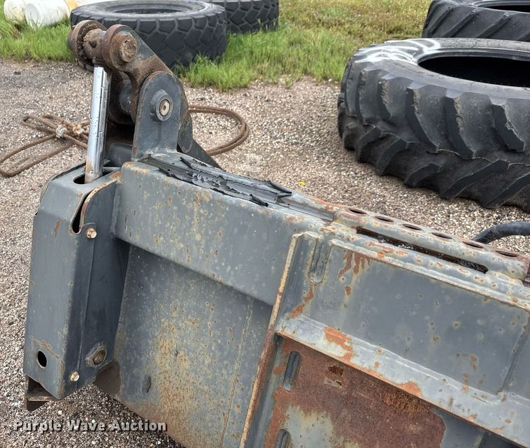 image for item DY0092 Melroe 84 COMB BKT skid steer four-in-one bucket
