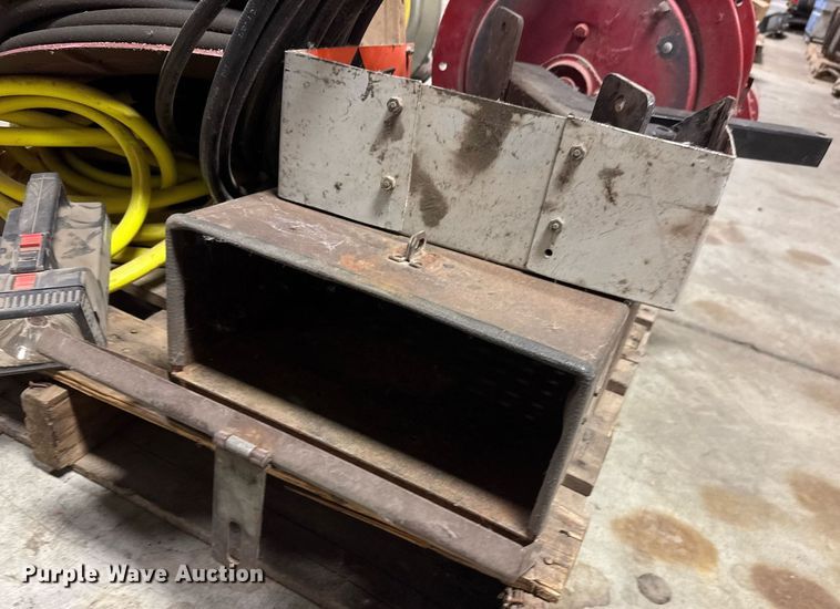 image for item DY0122 (3) jack hammers