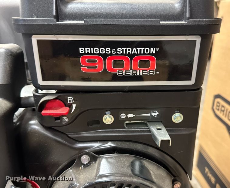 image for item DY0124 Briggs & Stratton 900 Series  engine