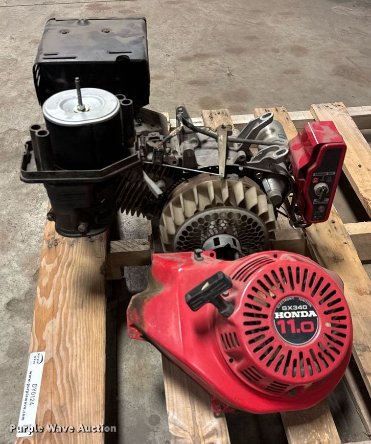 image for item DY0124 Briggs & Stratton 900 Series  engine