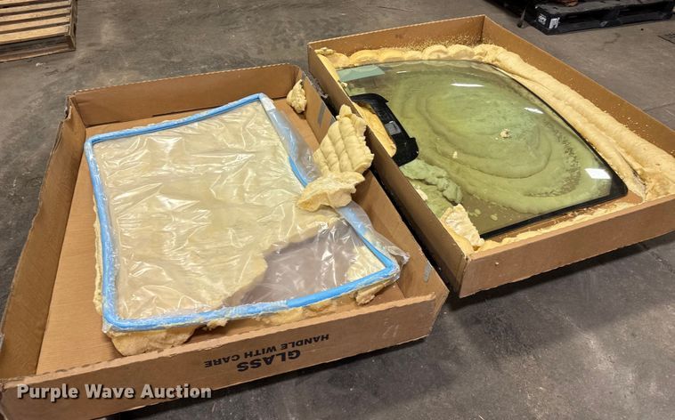 image for item DY0126 Rear cab glass