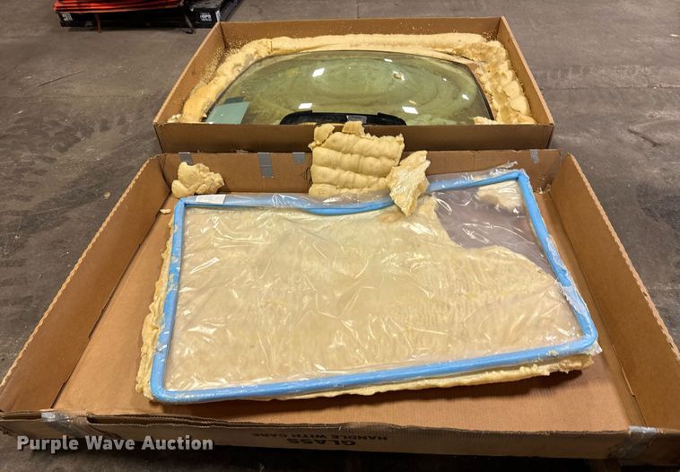 image for item DY0126 Rear cab glass