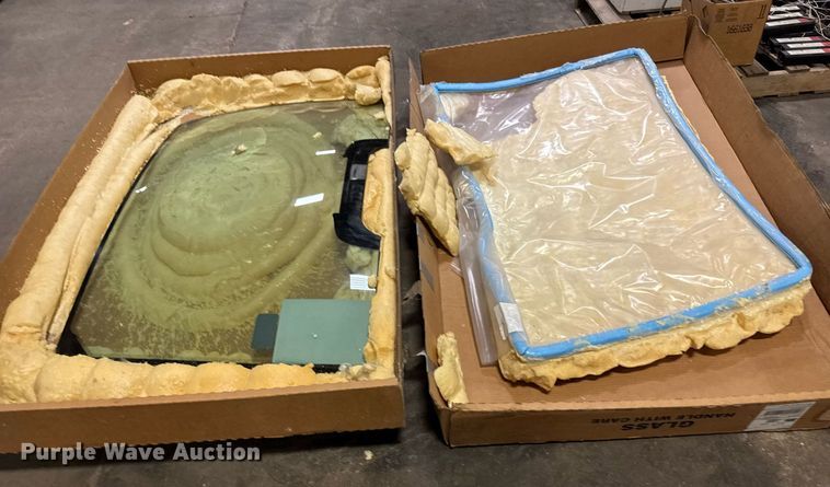 image for item DY0126 Rear cab glass