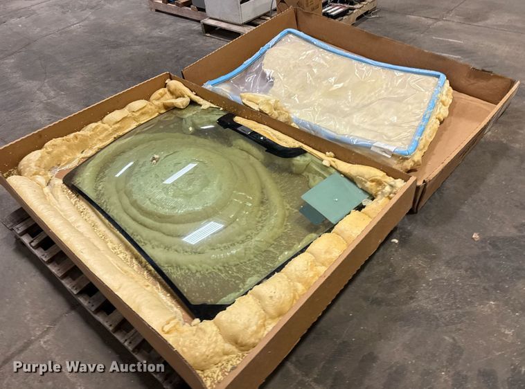 image for item DY0126 Rear cab glass