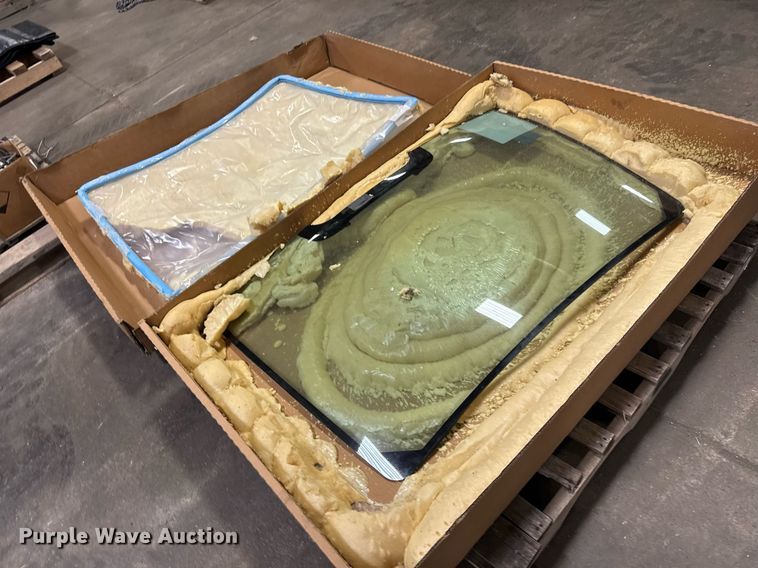 image for item DY0126 Rear cab glass