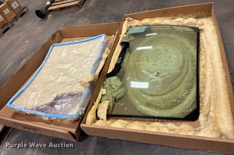 image for item DY0126 Rear cab glass