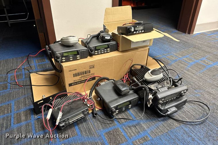 image for item DY0158 Motorola radios