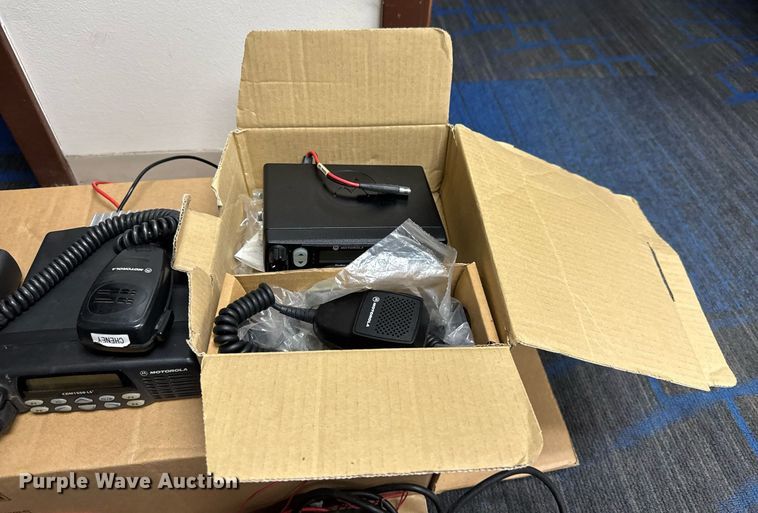 image for item DY0158 Motorola radios