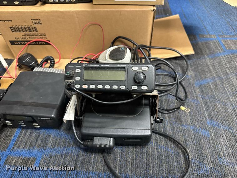 image for item DY0158 Motorola radios