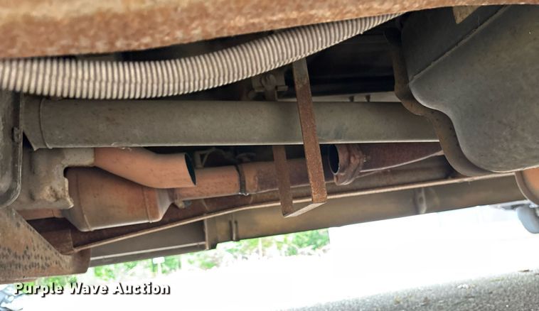 image for item DY0492 2005 Chevrolet Express G3500 shuttle bus