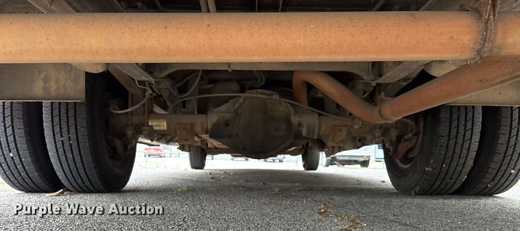 image for item DY0492 2005 Chevrolet Express G3500 shuttle bus