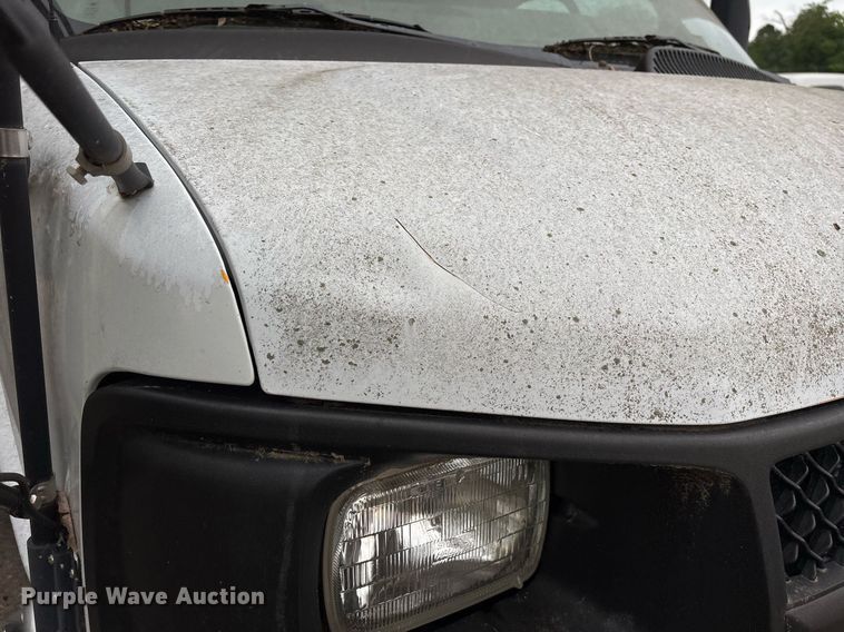 image for item DY0492 2005 Chevrolet Express G3500 shuttle bus