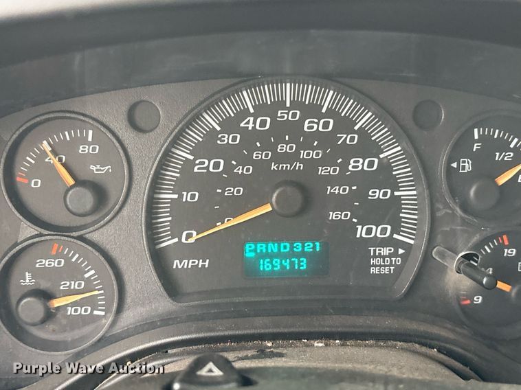 image for item DY0492 2005 Chevrolet Express G3500 shuttle bus