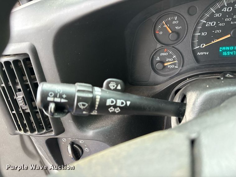 image for item DY0492 2005 Chevrolet Express G3500 shuttle bus