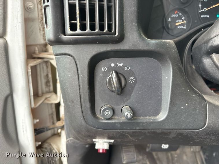 image for item DY0492 2005 Chevrolet Express G3500 shuttle bus