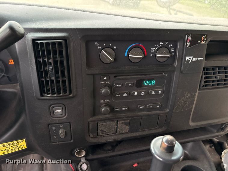 image for item DY0492 2005 Chevrolet Express G3500 shuttle bus