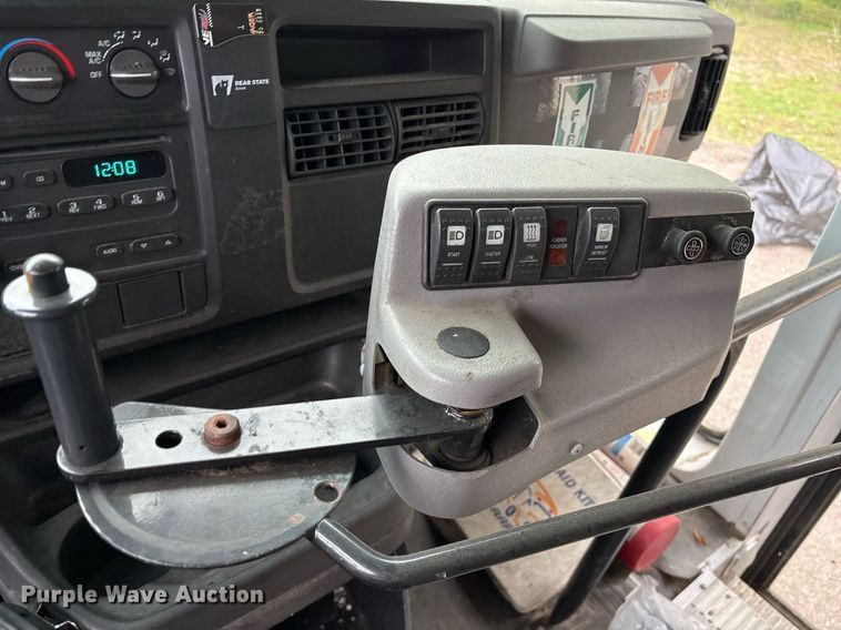 image for item DY0492 2005 Chevrolet Express G3500 shuttle bus