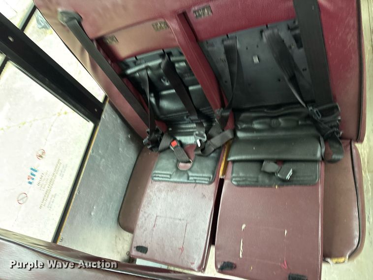 image for item DY0492 2005 Chevrolet Express G3500 shuttle bus