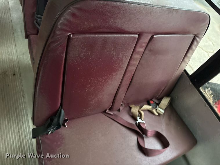 image for item DY0492 2005 Chevrolet Express G3500 shuttle bus